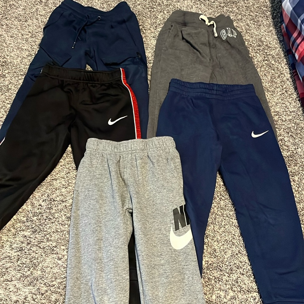 Lot of Boys’ 6/7 Sweats